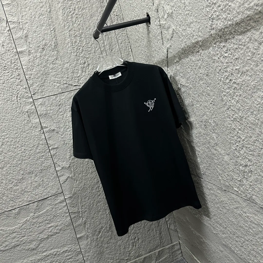 Moncle* *2025 New Arrival Classic T Same Style ：Black White Size： S （90-130 ） M （120-150 ） L （140-165 ） XL （160-180 ） XXL （180-210 ）